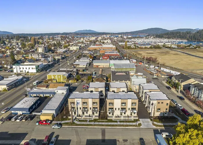 Brand New Fully Updated Condo 908