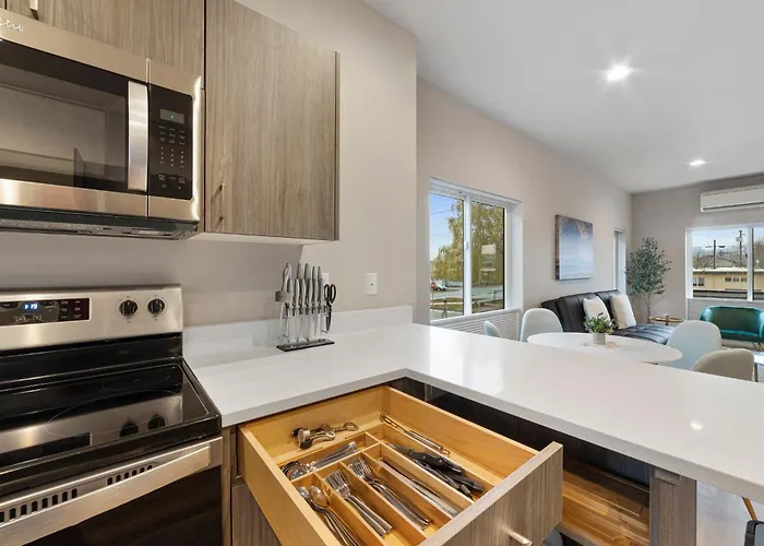Brand New Fully Updated Condo 908