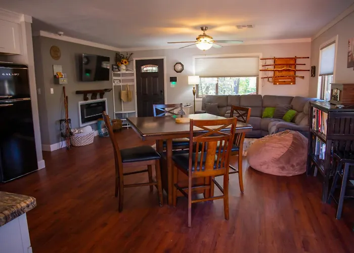 Peaceful Pine Place Cabin
