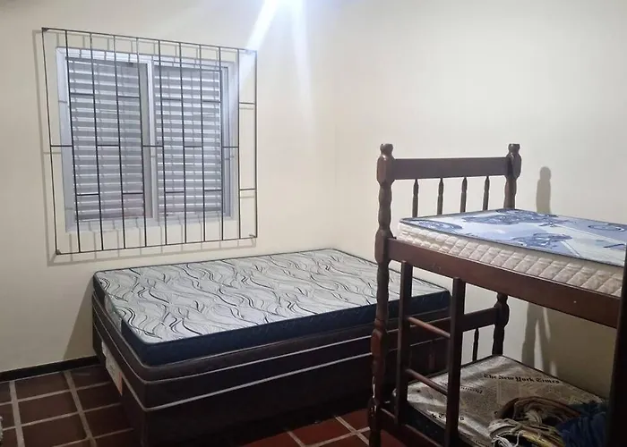 Quarto Para Quatro Pessoas A Duas Quadras Da Praia - Balneario Saint Etienne - Matinhos
