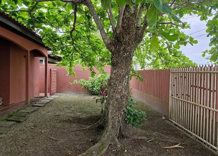 Quarto para quatro pessoas a duas quadras da praia - Balneário Saint Etienne - Matinhos