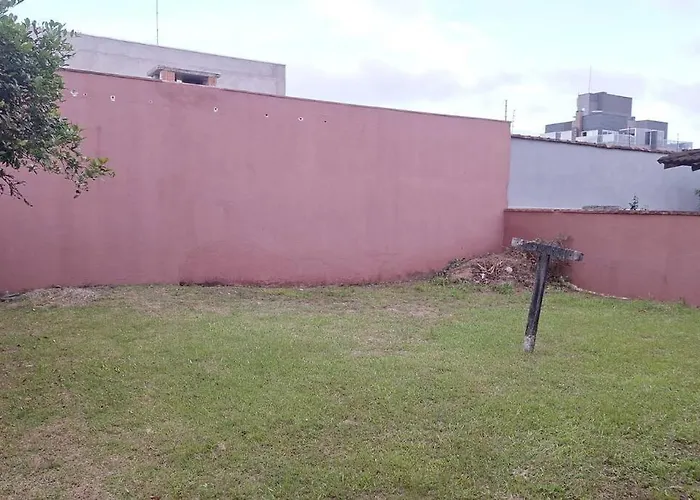 Quarto Para Quatro Pessoas A Duas Quadras Da Praia - Balneario Saint Etienne - Matinhos