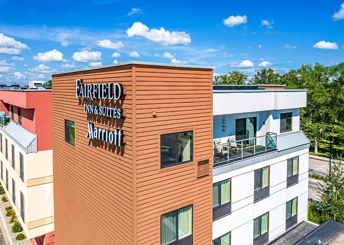 Starboard Point: Stunning Luxury Condo In The Heart Of Dl!