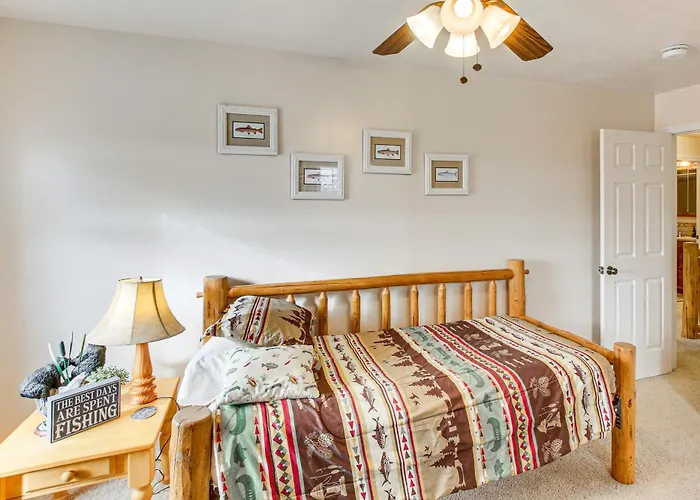 Scenic Views & Game Room: Garden City Retreat!