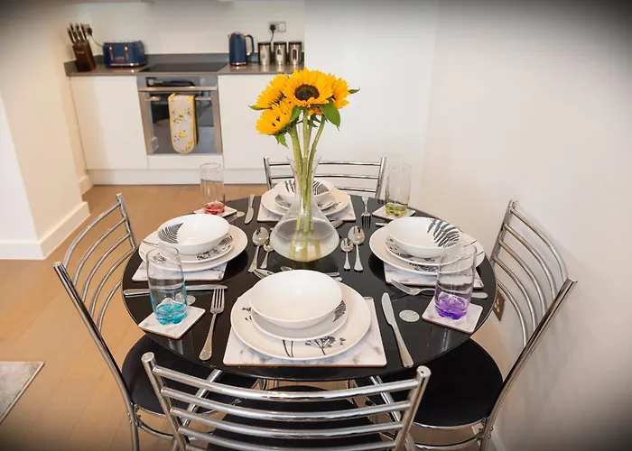 City Centre Retreat: Cozy St Albans Apartment with Free Parking
