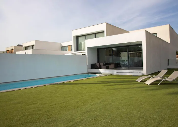 Modern Villa With Private Pool/ 400M To The Beach