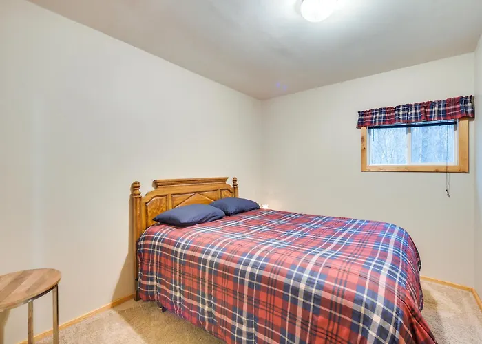 Cozy Birchwood Retreat On Utv Trail W/ Hot Tub!