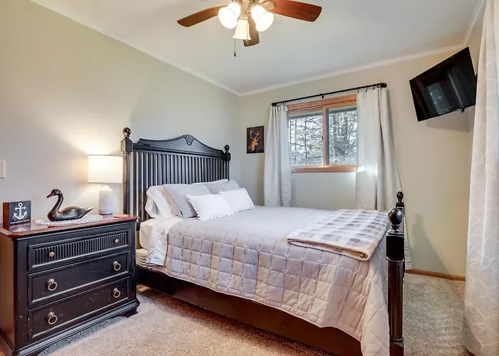 Pet-Friendly Tomahawk Home: Deck & Private Hot Tub
