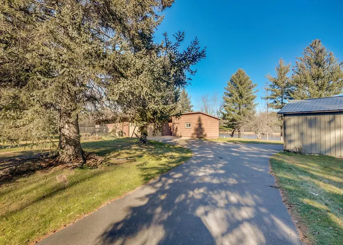 Pet-Friendly Tomahawk Home: Deck & Private Hot Tub