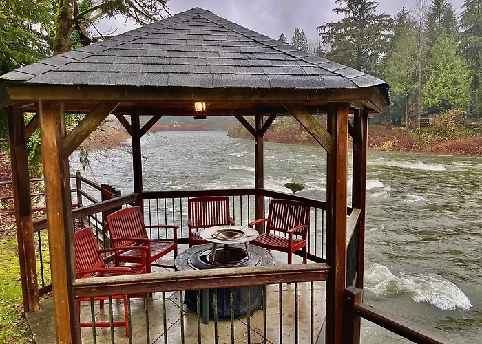 Riverfront Retreat Hot Tub Sauna Yard Gazebo And Views