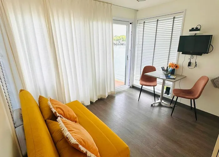 " Mustique" Cozy & Romantic Houseboat In Maastricht