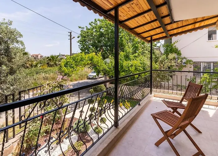 Villa With Garden In Urla, Torasan