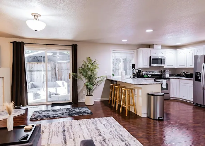 Cozy Family Home With Hot Tub And Workspace Near Portland