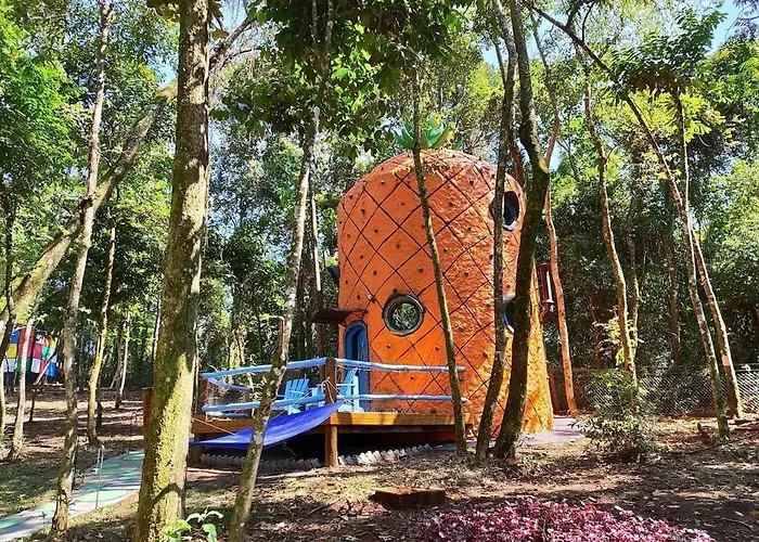 Casa Abacaxi, Vila Magica
