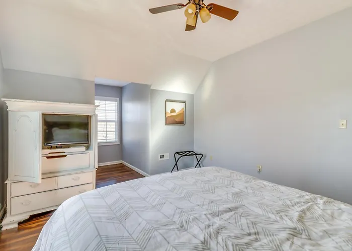 Pet-Friendly Shenandoah Cabin W/ Fire Pit & Grill!