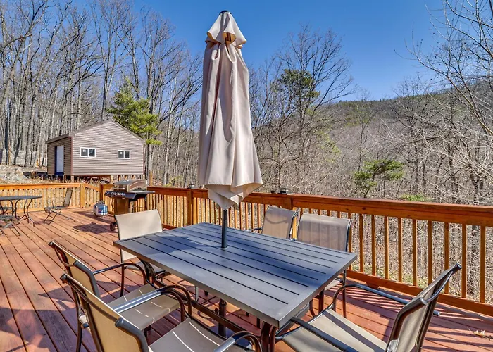 Pet-Friendly Shenandoah Cabin W/ Fire Pit & Grill!