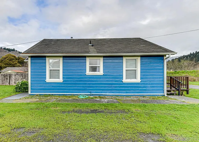 Cozy Norcal Cottage: 2 Mi To Redwoods & Beaches!