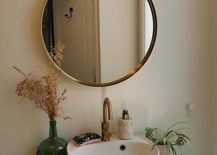 Chambre Dans Une Dependance La Rosette