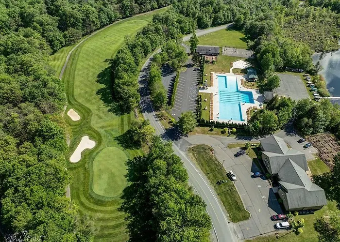 Cozy Poconos Retreat Hot Tub, Game Room And Igloo