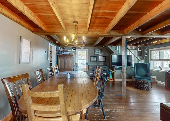 Lakefront Living