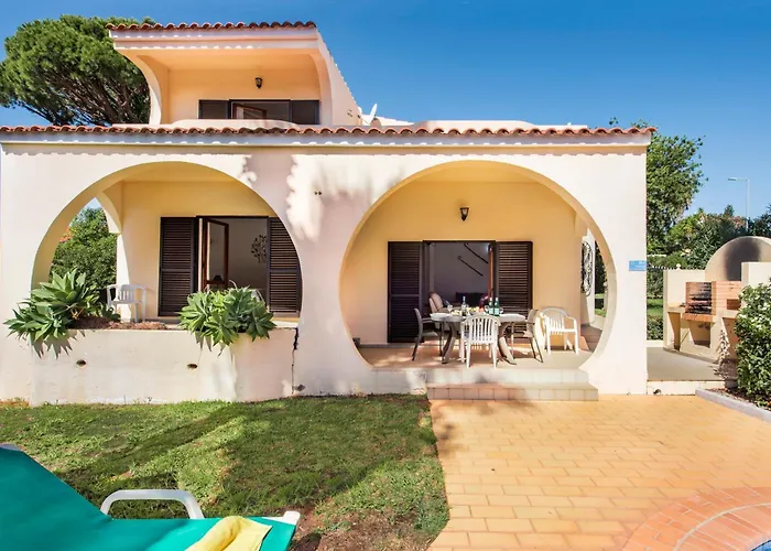 Exclusive Retreat In Vilamoura, Private Pool, Off-Street Parking, Free Ac Wifi