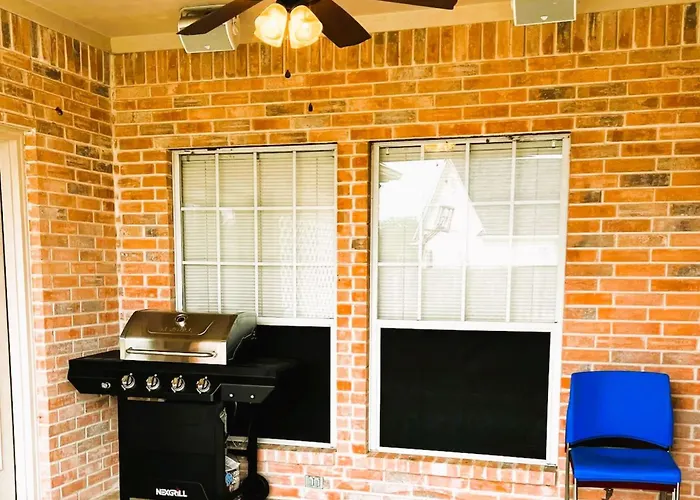 Luxury Home With Gourmet Kitchen - 3 Miles To A&M, Sleeps 14