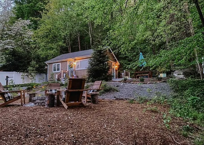 The Little Lake Cabin