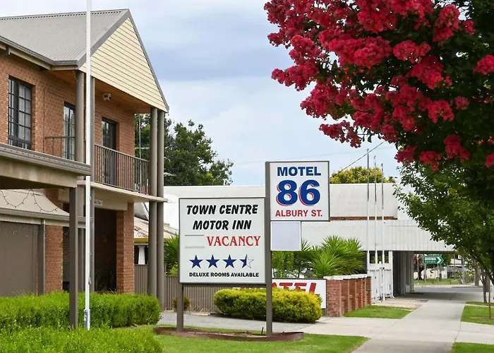 Holbrook Town Centre Motor Inn