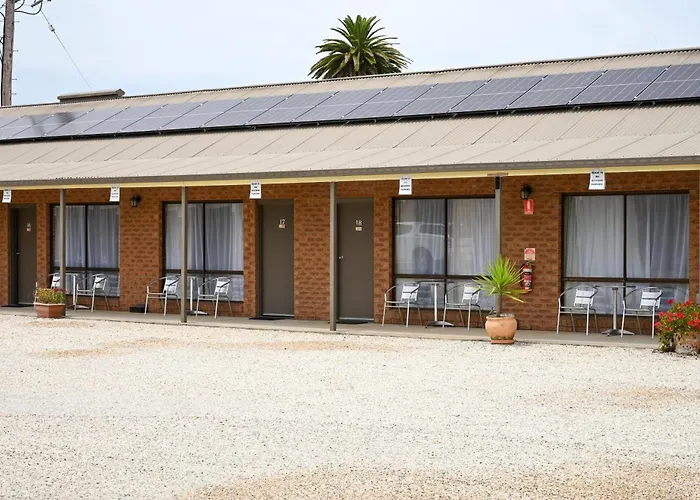 Holbrook Town Centre Motor Inn