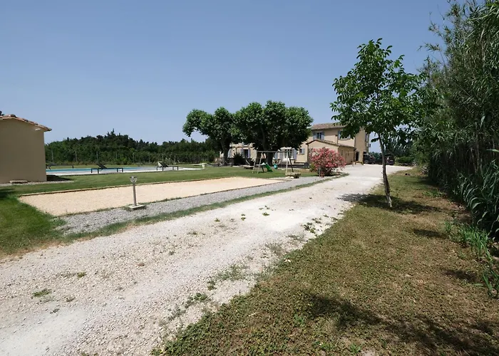 Provençal Mas: Countryside Retreat with Heated Pool