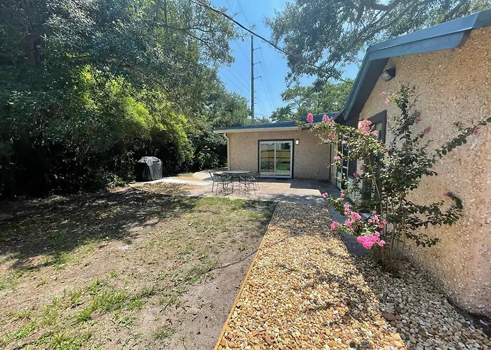 Tree Spirit Retreat - 4310 Third Street