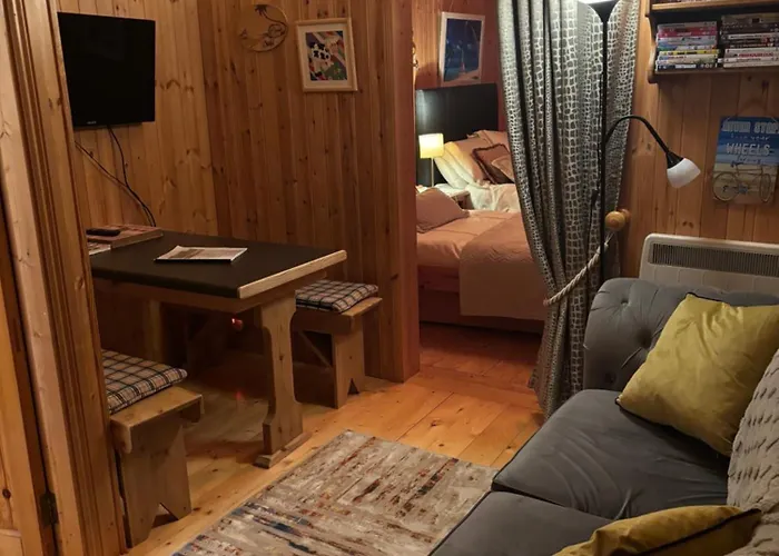 Cosy Countryside Log Cabin