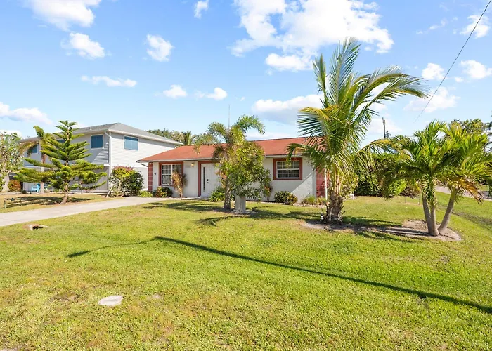 Superb Holiday Villa With A Pool In Bonita Springs