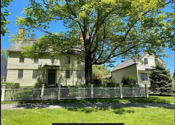 The Doctor 1781 House On The Litchfield Green