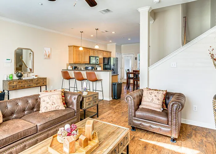 2 Mi To Texas A&M: Unit W/ Pool & Hot Tub Access
