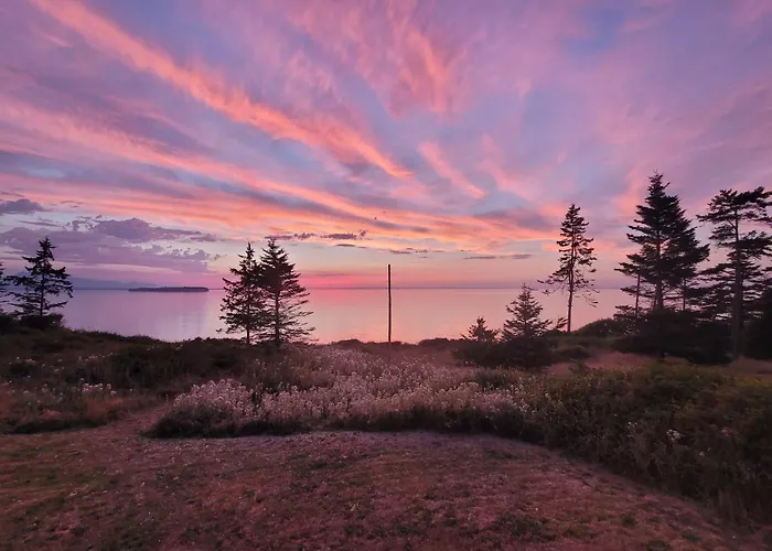 Ecobluff Retreat - Sunset & Water Views!