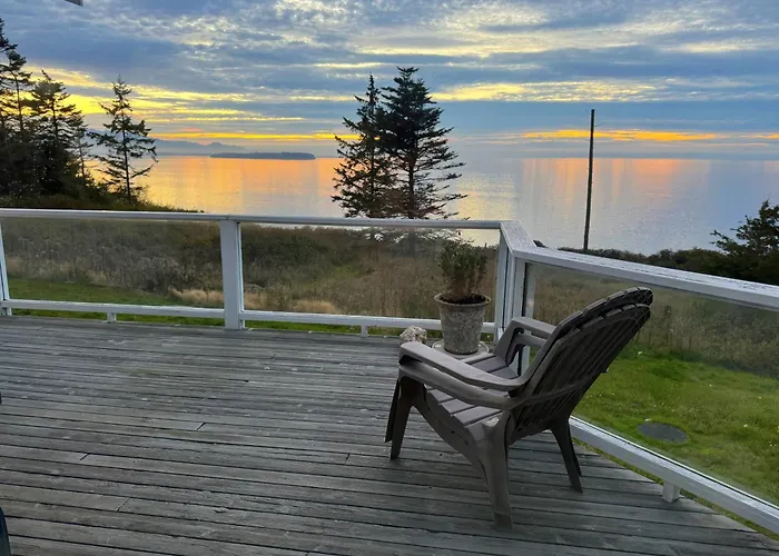 Ecobluff Retreat - Sunset & Water Views!