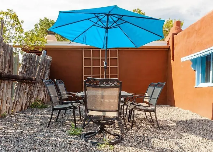 Casita Azul: Cozy Historic Adobe Retreat In Santa Fe