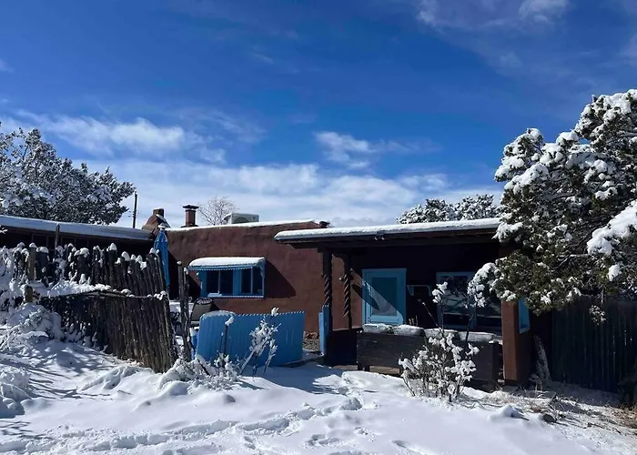 Casita Azul: Cozy Historic Adobe Retreat In Santa Fe