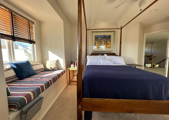 Tiller House - Savannah Room
