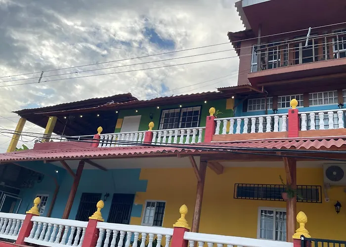 habitaciones full equipadas a solo 10 minutos del aeropuerto Panamá pasifico a 20 minutos de ciudad centros comerciales y lugares turísticos playa a 5 minutos