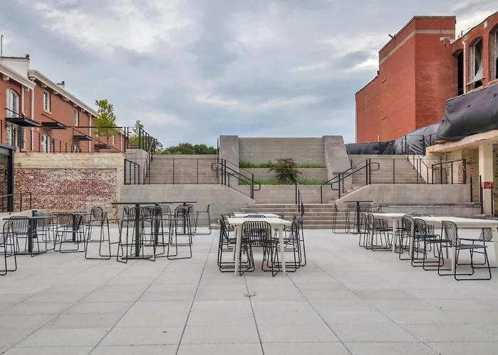 Chic Industrial Vibes 2BR 2BA
