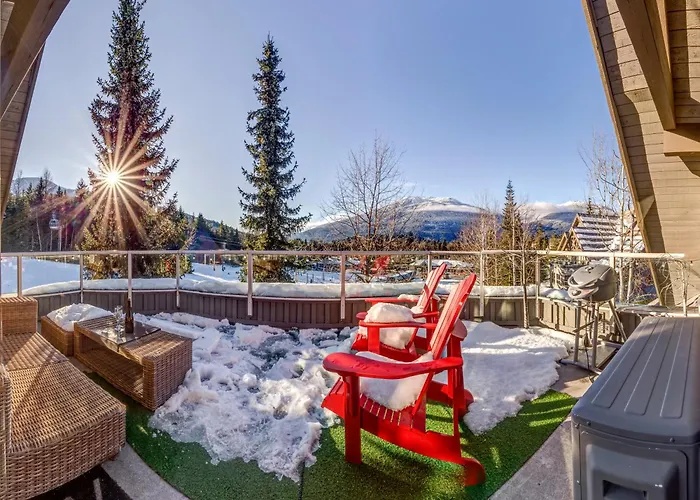 Ski-In Out Penthouse, Hot Tubs & Gondola Views