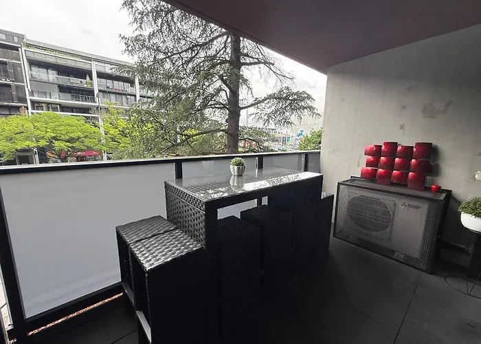 Midnight Luxe 2Br 2Bath 2Car 230 In The Heart Of Braddon Pool Gym Sauna