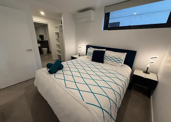 Midnight Luxe 2Br 2Bath 2Car 230 In The Heart Of Braddon Pool Gym Sauna