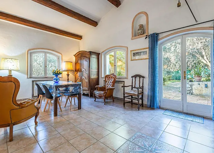 3 Bedroom Beautiful Home In Peymeinade