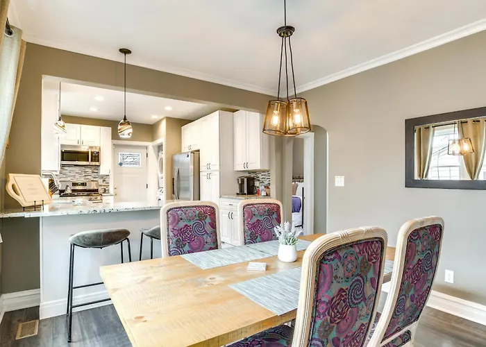 Pet-Friendly Family Apartment - Near Nu Campus!