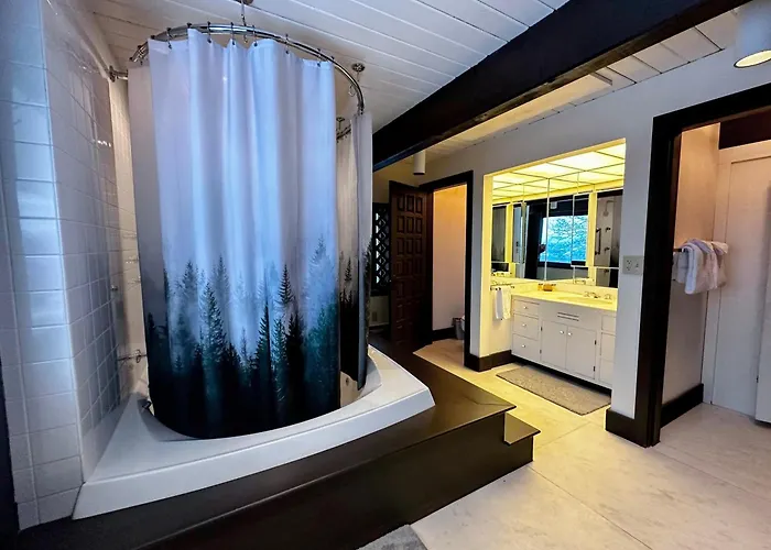 Rl Breathtaking Views, Private Mountain Retreat. Hot Tub, Dog Friendly, Great Location!