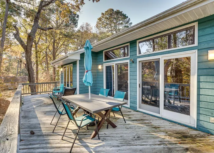 1/2 Mi To Beach Access: Southern Shores Gem + Deck