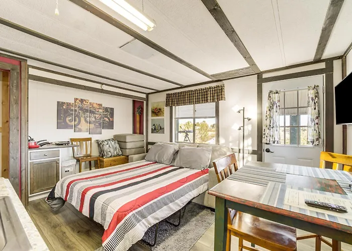 6 Mi To Old Town, Panoramic Views: Cottonwood Gem!